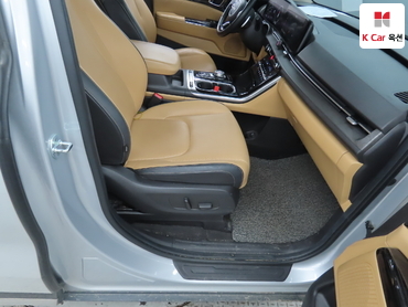 2023 - kia carnival
