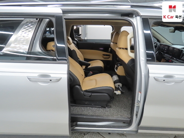 2023 - kia carnival