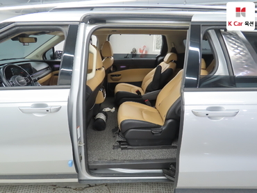 2023 - kia carnival