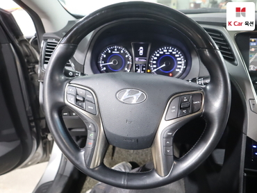 2011 - hyundai grandeur