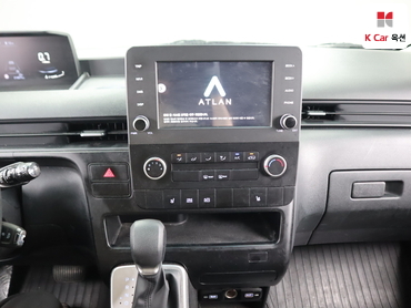 2023 - hyundai staria