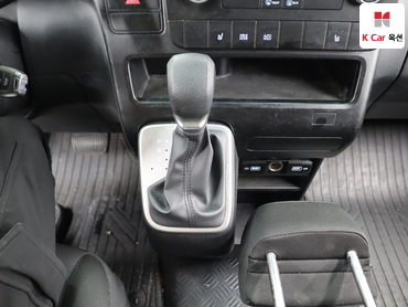 2023 - hyundai staria