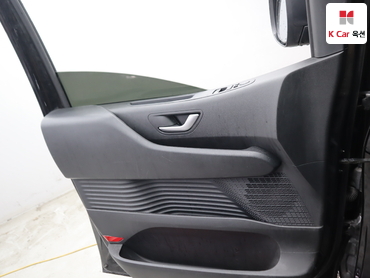 2023 - hyundai staria