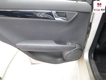 2011 - mercedes-benz c200