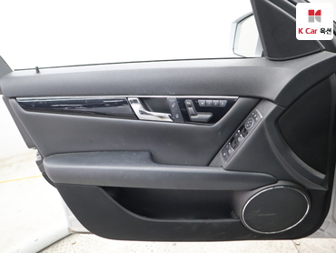2011 - mercedes-benz c200