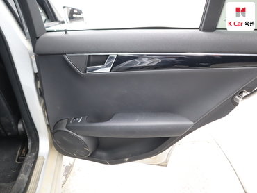 2011 - mercedes-benz c200