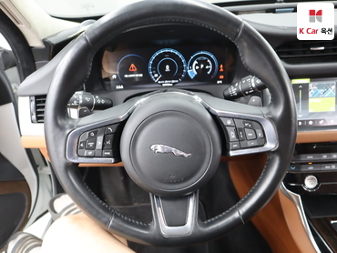 2020 - jaguar xf