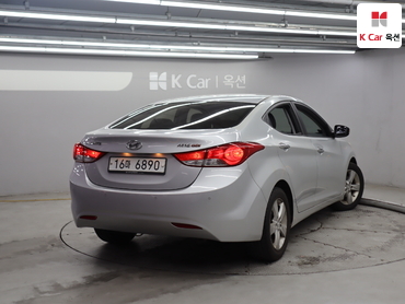 2011 - hyundai avante