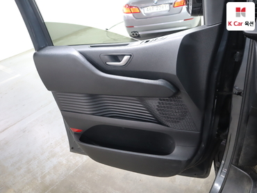 2022 - hyundai staria