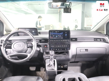 2022 - hyundai staria