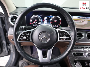 2019 - mercedes-benz e300
