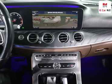 2019 - mercedes-benz e300