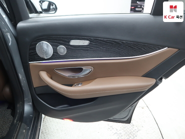 2019 - mercedes-benz e300