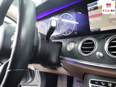 2019 - mercedes-benz e300