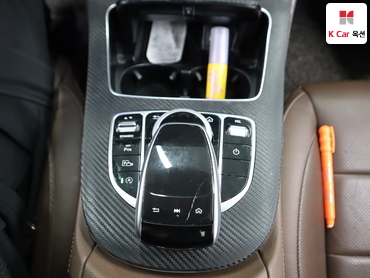 2019 - mercedes-benz e300