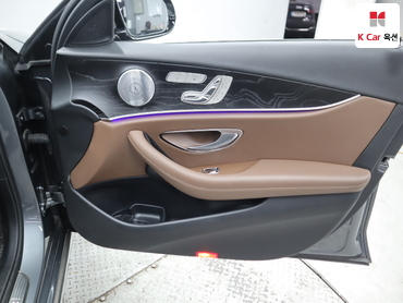 2019 - mercedes-benz e300