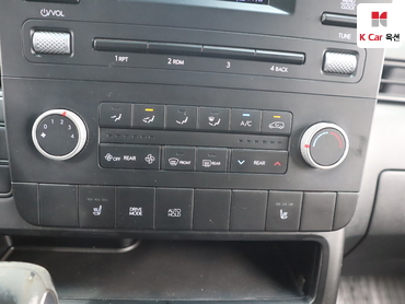 2023 - hyundai staria