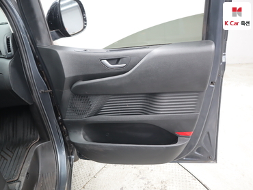 2023 - hyundai staria