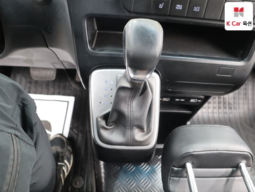 2023 - hyundai staria