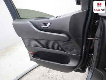 2023 - hyundai staria