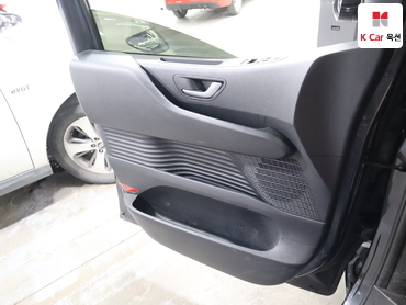 2022 - hyundai staria