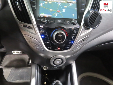 2012 - hyundai veloster