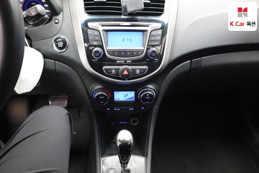 2012 - hyundai accent