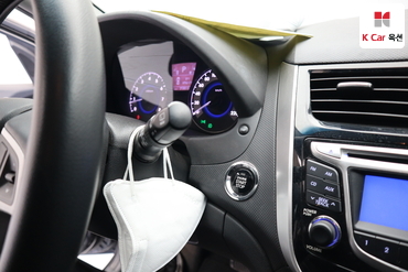 2012 - hyundai accent