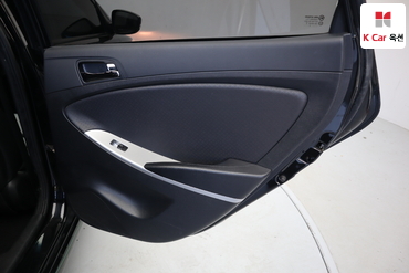 2012 - hyundai accent