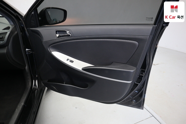 2012 - hyundai accent