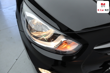 2012 - hyundai accent