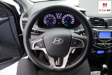2012 - hyundai accent
