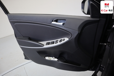 2012 - hyundai accent