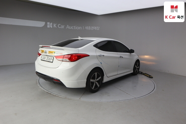 2012 - hyundai avante
