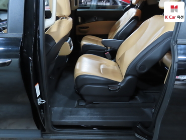 2023 - kia carnival