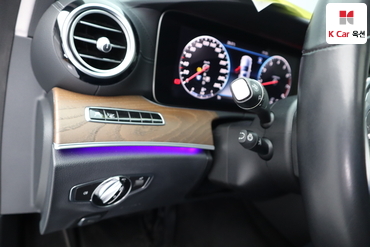 2019 - mercedes-benz e300