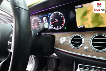 2019 - mercedes-benz e300