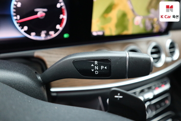 2019 - mercedes-benz e300