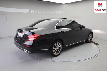 2019 - mercedes-benz e300