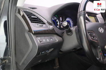 2011 - hyundai grandeur