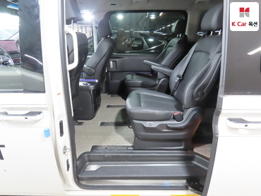 2022 - hyundai staria