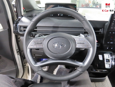 2022 - hyundai staria
