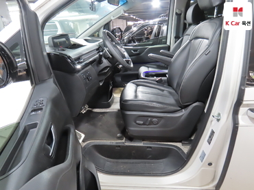 2022 - hyundai staria