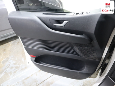 2023 - hyundai staria