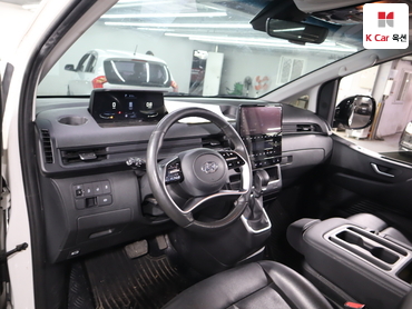 2023 - hyundai staria