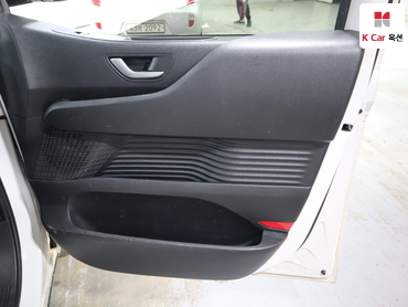 2023 - hyundai staria