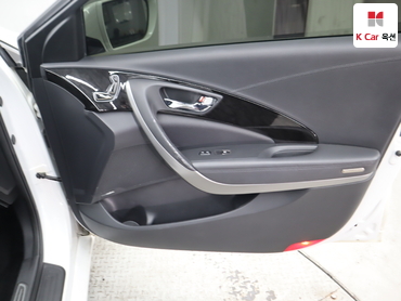 2011 - hyundai grandeur
