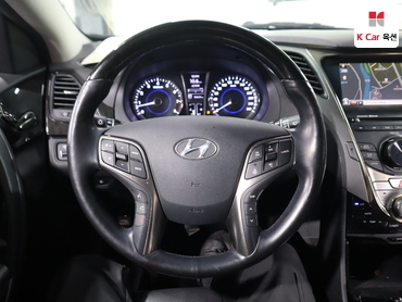 2011 - hyundai grandeur