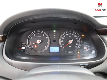2011 - hyundai grandeur