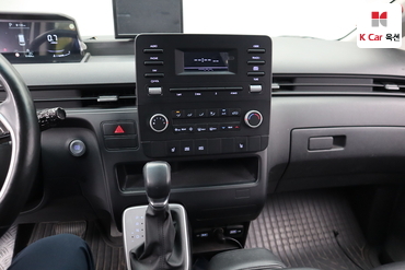 2022 - hyundai staria